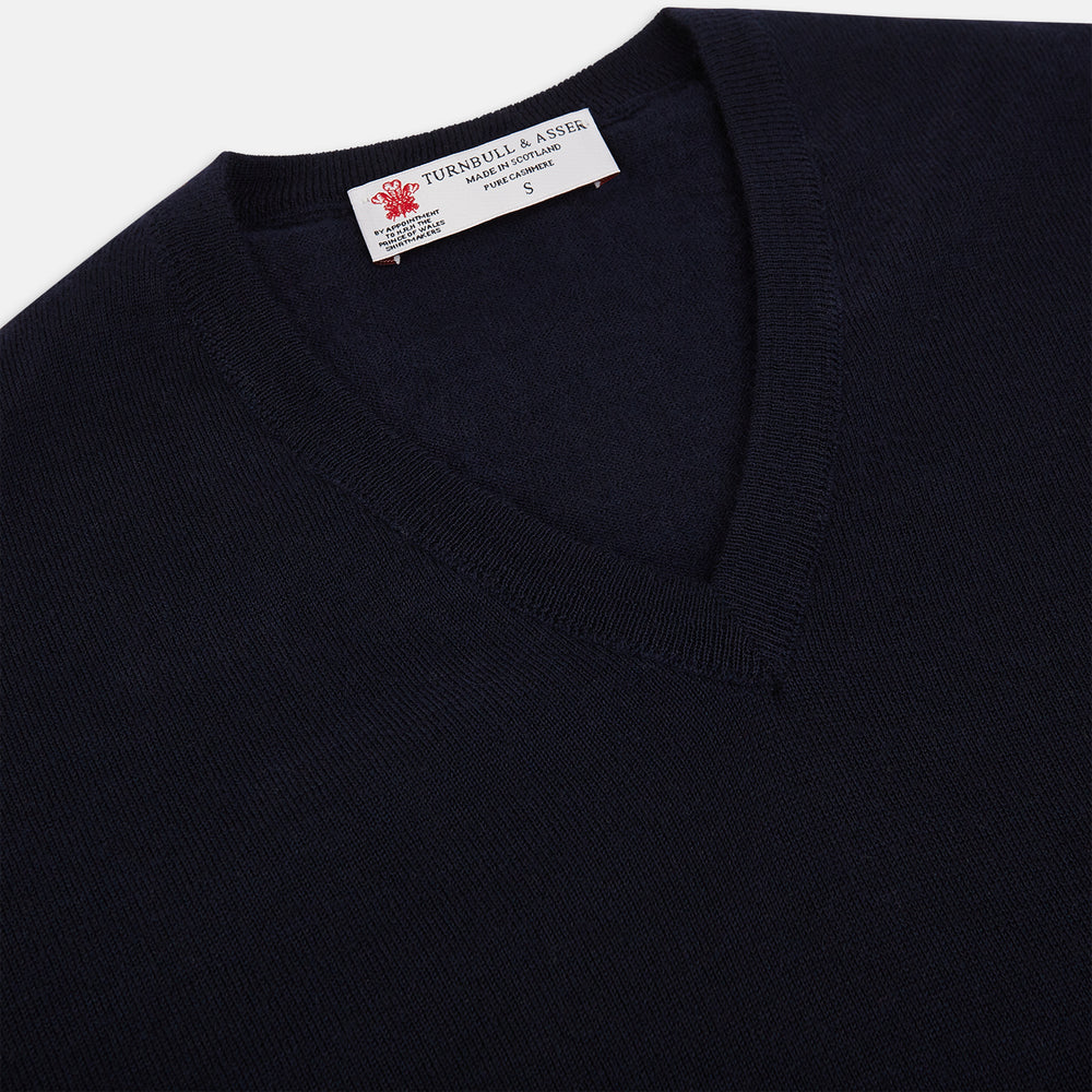 Black long-sleeve V-neck jumper in cashmere