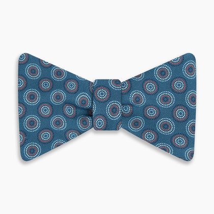 BLUE AND RED CIRCLE SILK BOW TIE Image 4
