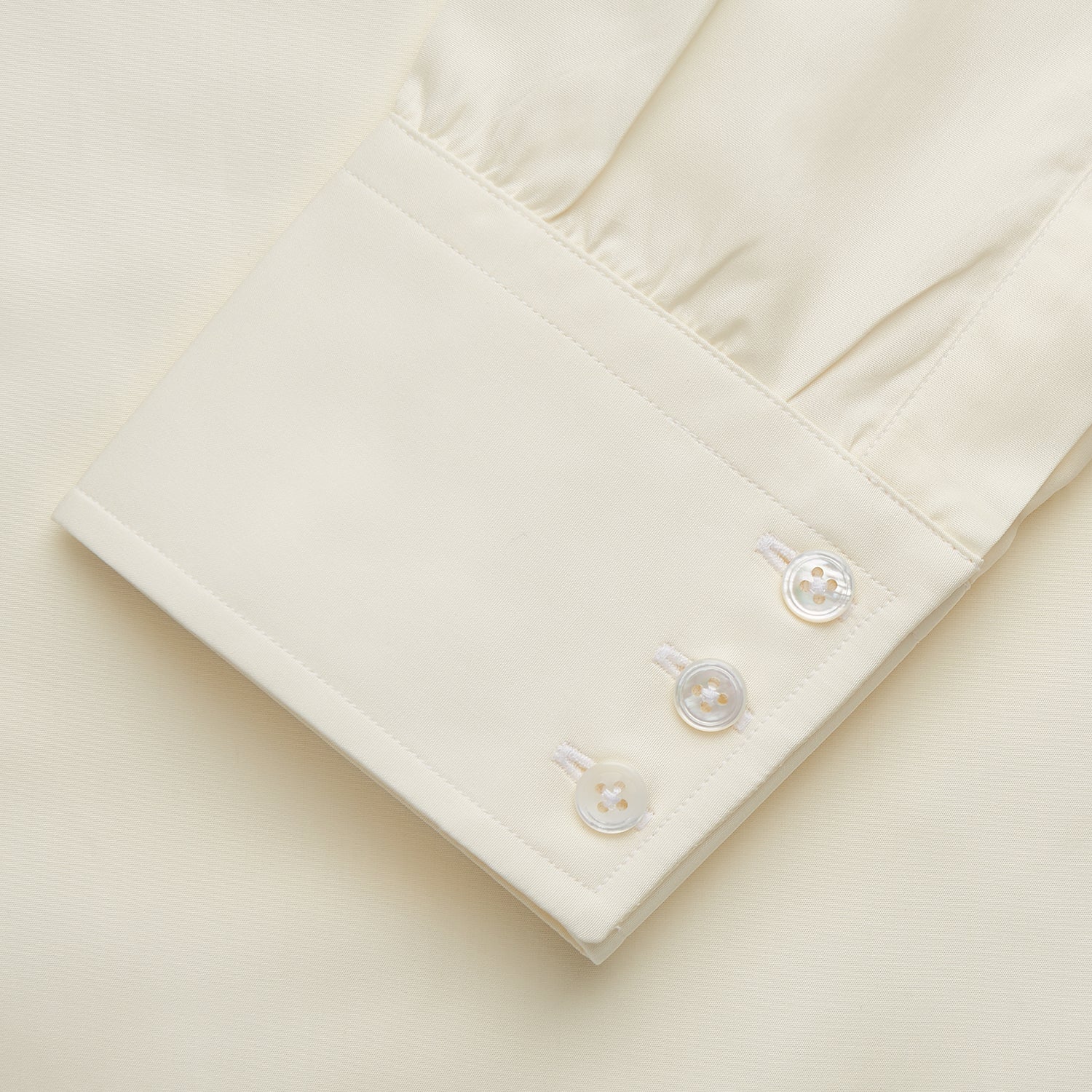 Tailored Fit Cream Cotton Shirt with Kent Collar and 3-Button Cuffs