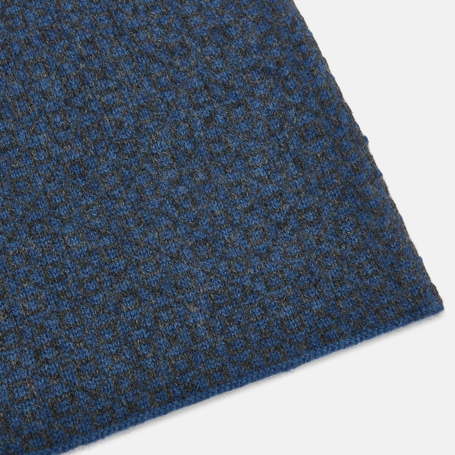 Image 2 of product Azzurro and Graphite Lozenge-Patterned Cashmere Knitted Scarf