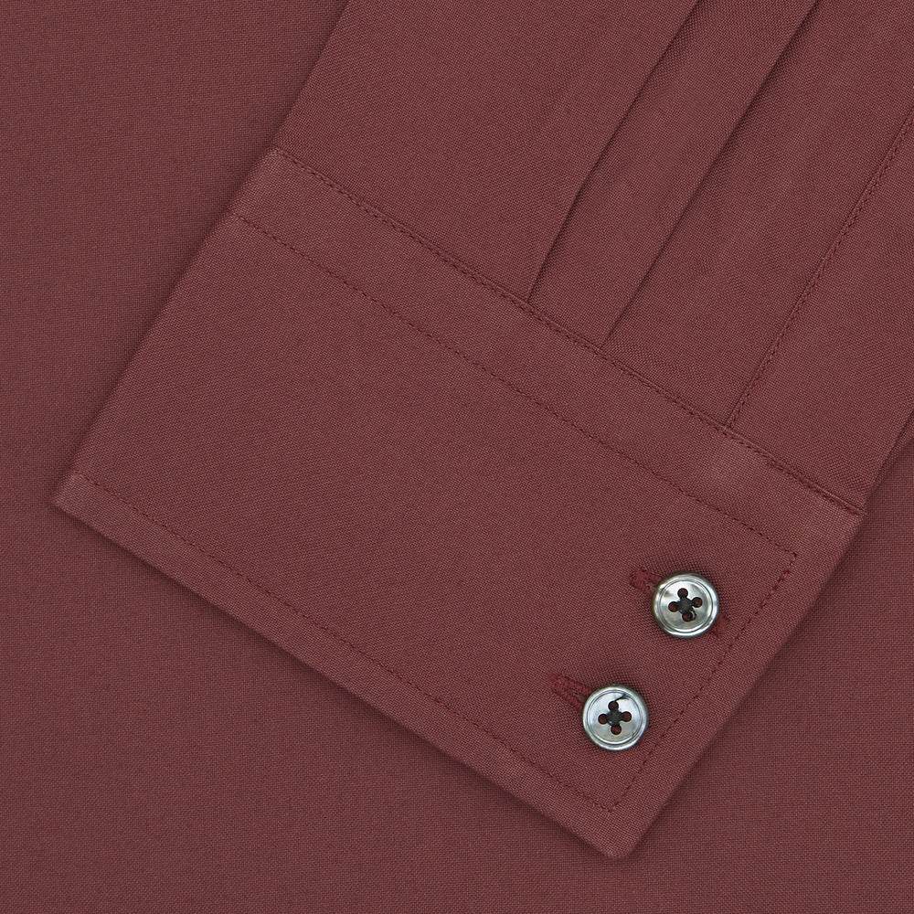 Tailored Fit Burgundy Cotton Shirt with Kent Collar and 2-Button Cuffs